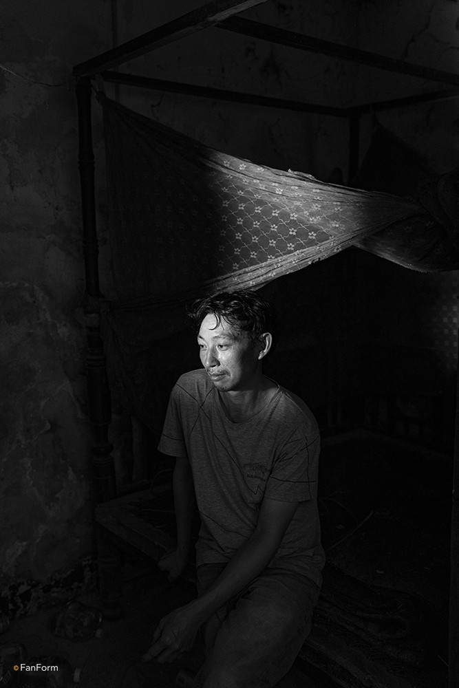 People Living Along the Yangtze River by Li Fan Ⅱ