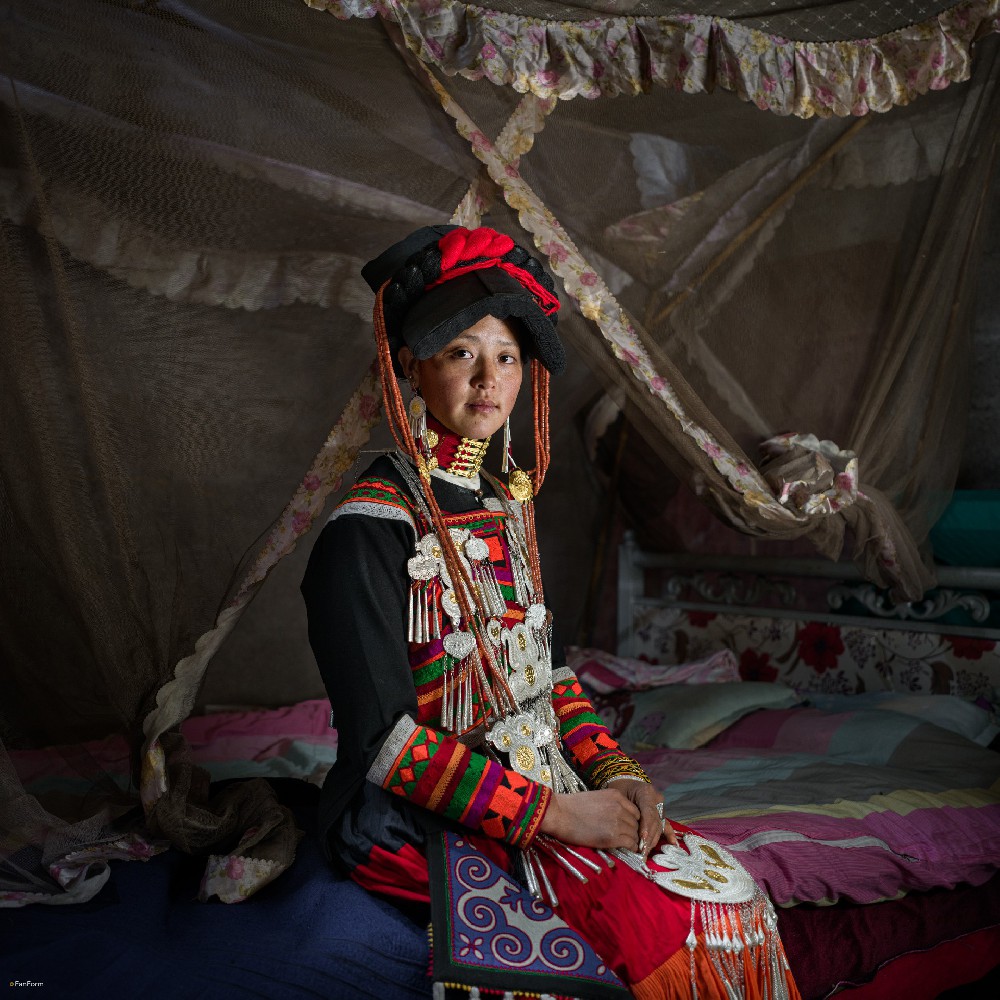 Portraits of Yi People in China（Ⅱ）